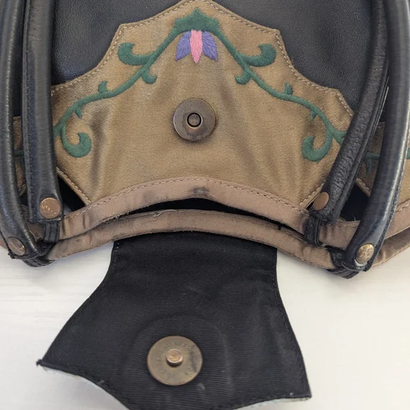 Papillon Vintage Elegant Black Leather Tote Bag - Picture 9 of 12